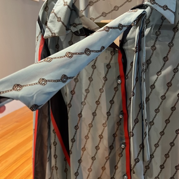 Beautiful blouse new with tags - Picture 2 of 4